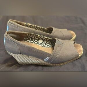 Final Price! Toms Light Brown Open-Toed Platform Heels (W9)